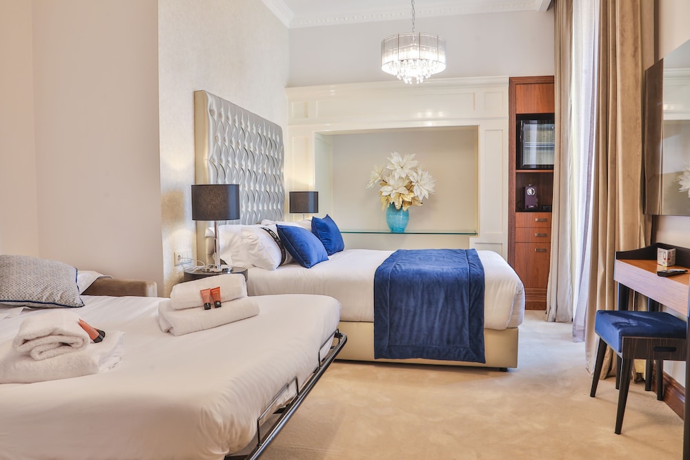 FAMILY, KING BED, SOFA