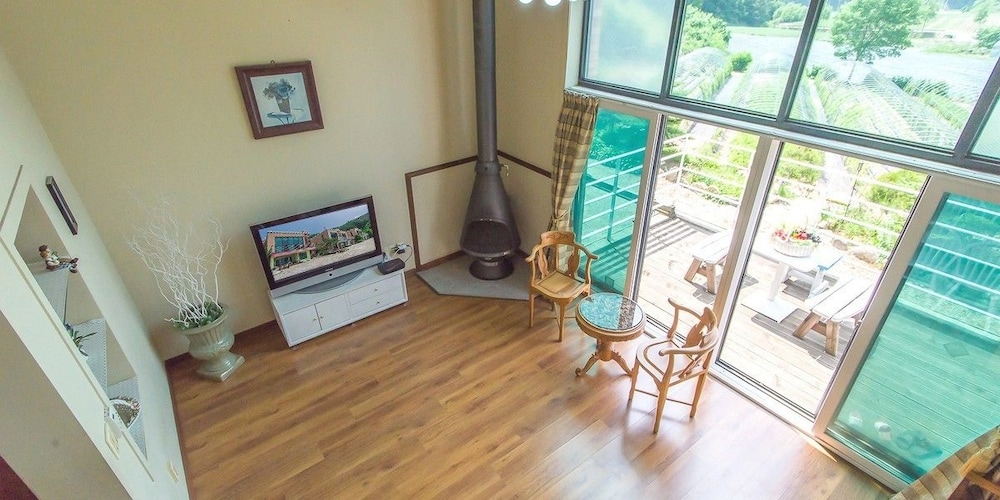 Peongcang Sunny Junny Pension 35/50