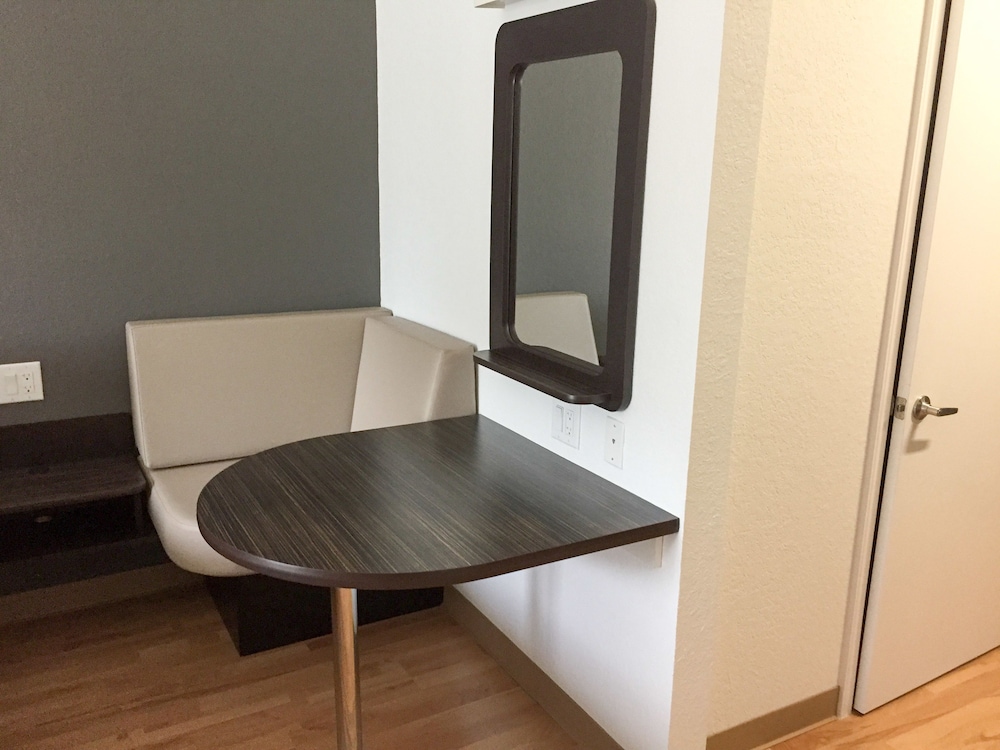 Studio6 San Marcos, TX 46/52