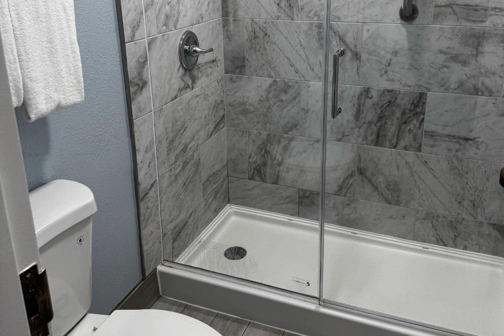 Efficiency, 2 Double Beds، Suburban Studios Christiansburg - Blacksburg 2/4