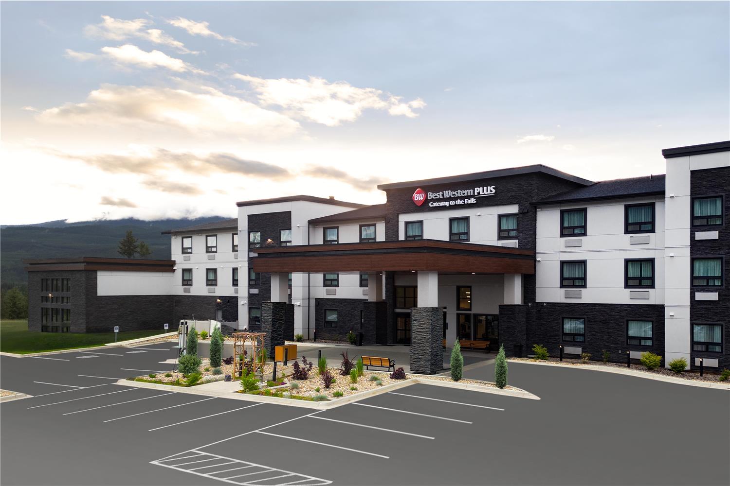 Best Western Plus Gateway to the Falls 23/26