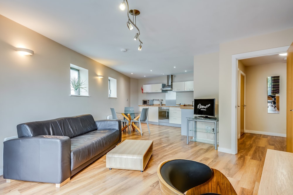 Roomzzz Leeds Headingley 28/49