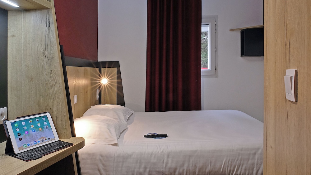 In Hotel 27/54