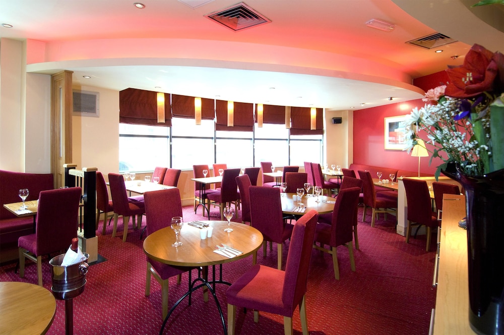 Premier Inn Manchester City Centre (Portland Street) 27/33