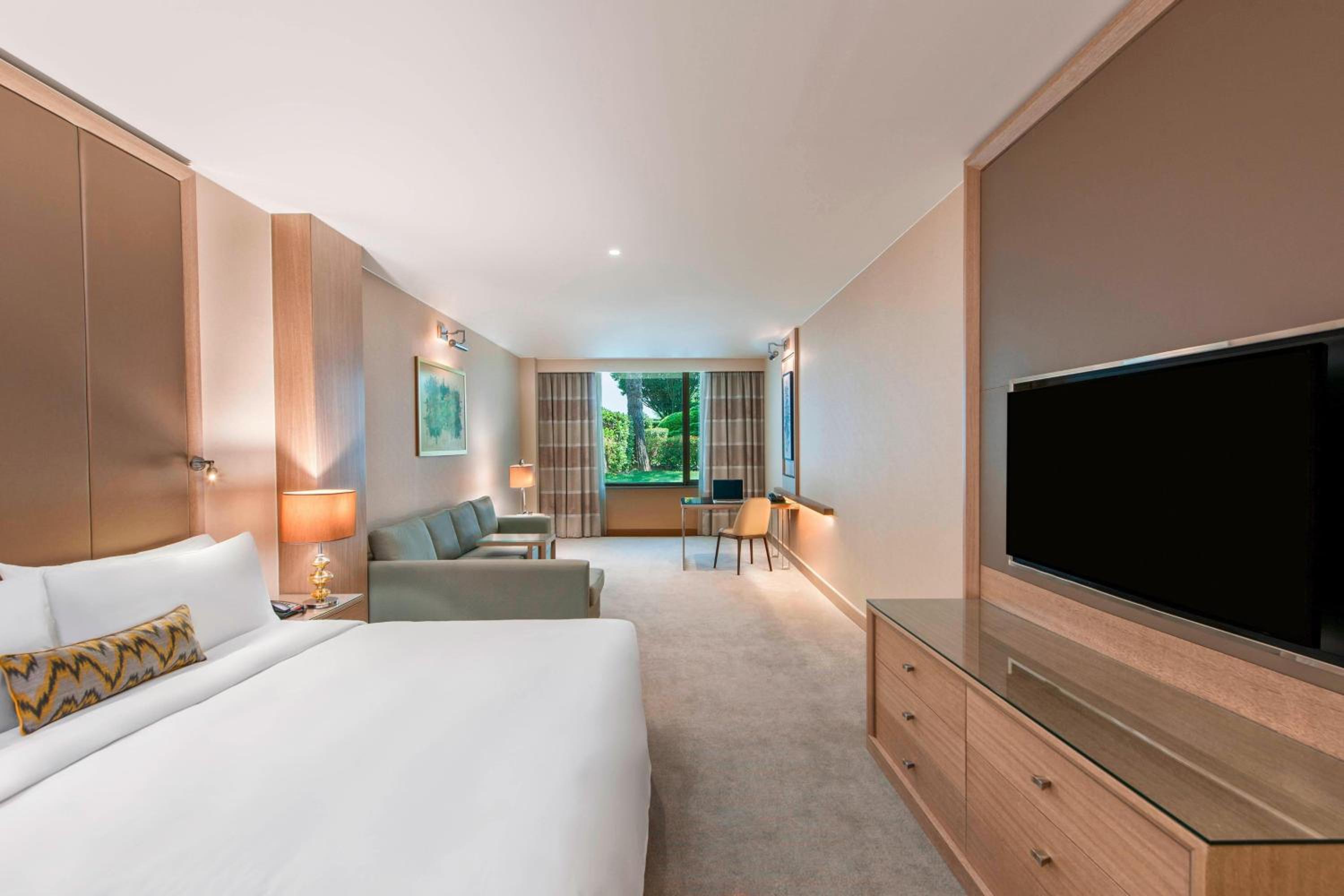 Garden, Deluxe, King Bed