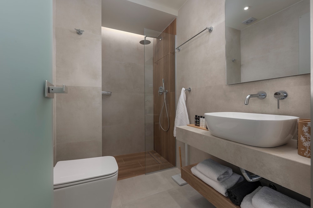 Sandy Seaside Suites 63/66