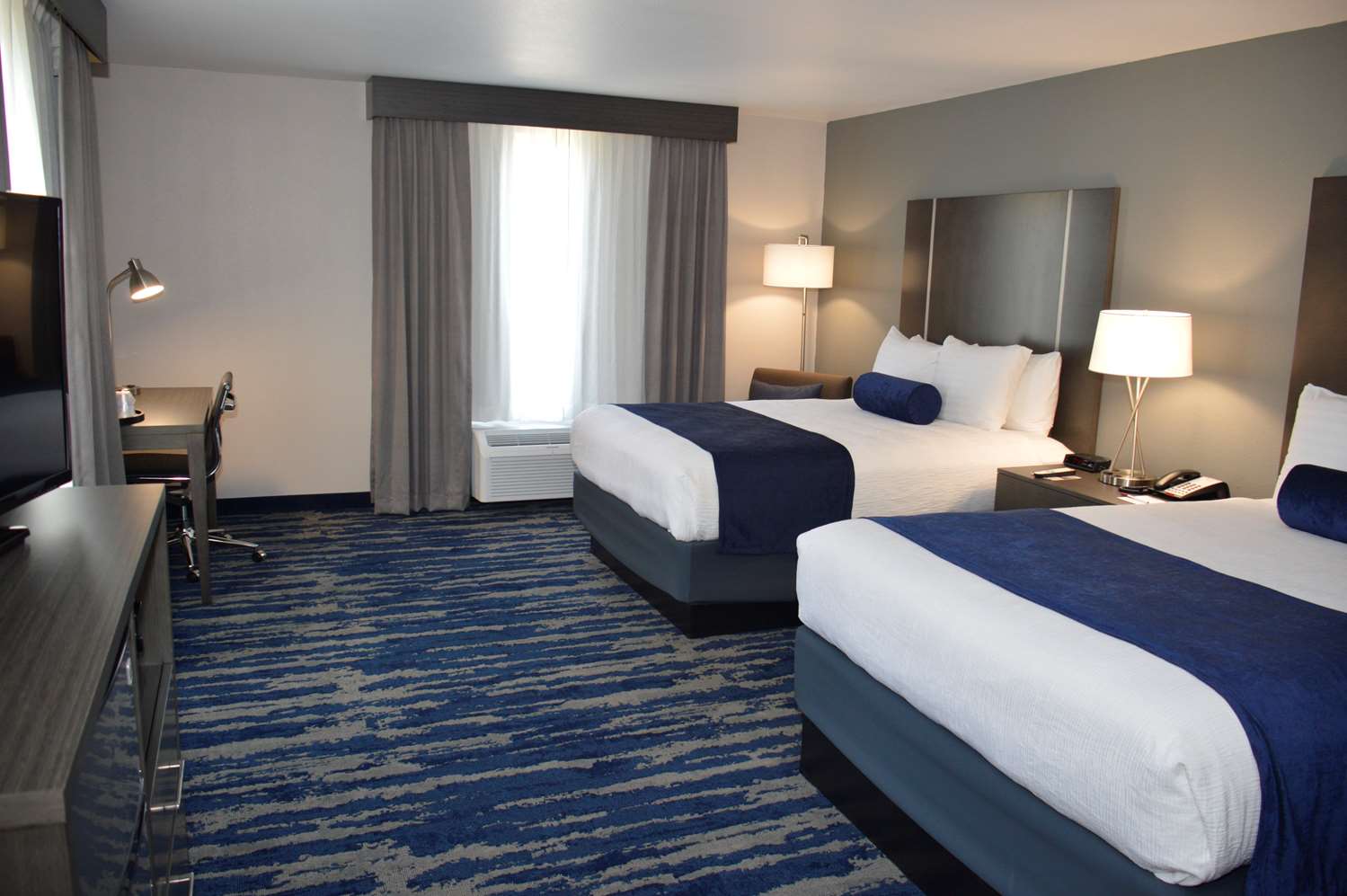 Premium, Quadruple, 2 Queen Beds