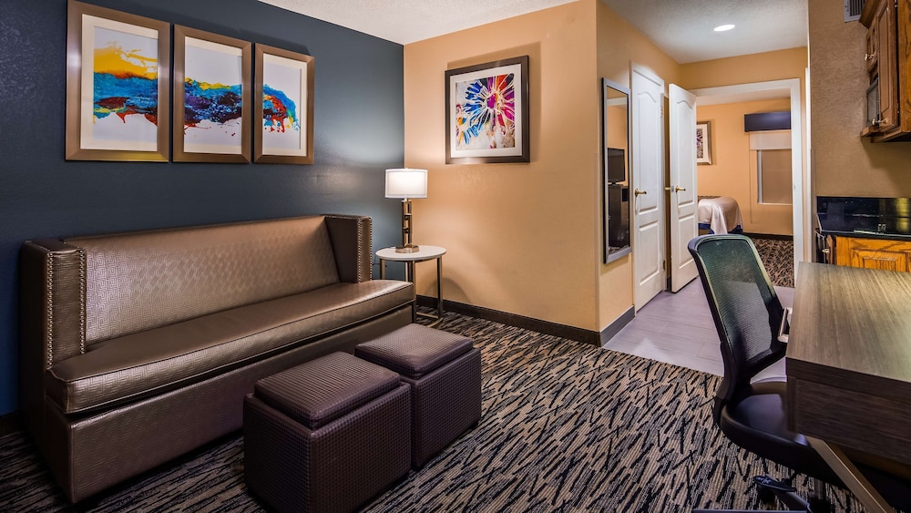 Best Western Bradbury Inn & Suites 19/26