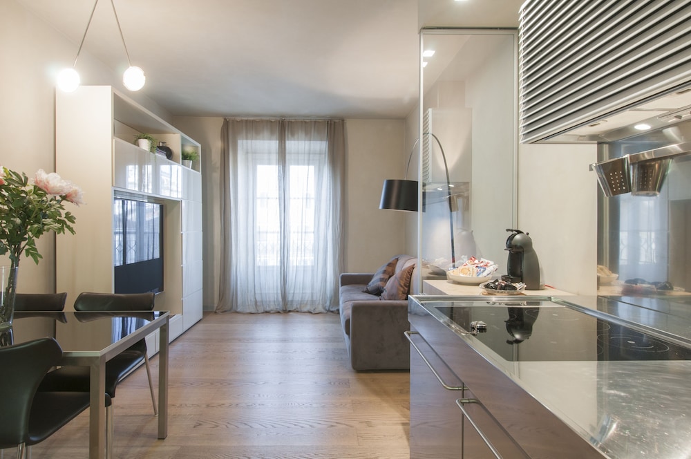 Milan Royal Suites Luxury Apartments 29/50