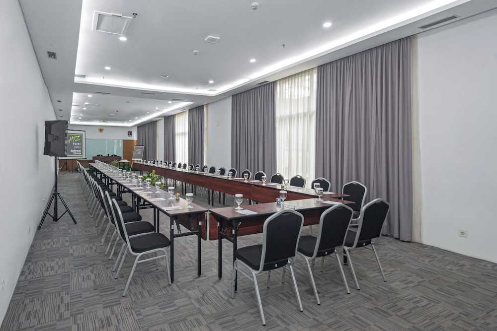 Whiz Hotel Sudirman Cilacap 53/60