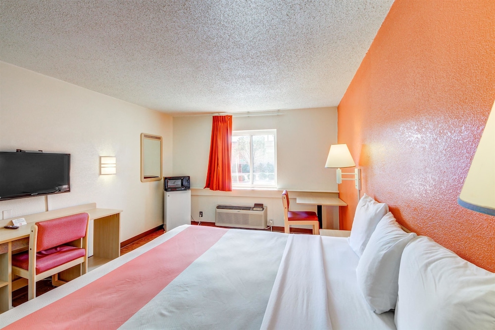 STANDARD, KING BED, ACCESSIBLE