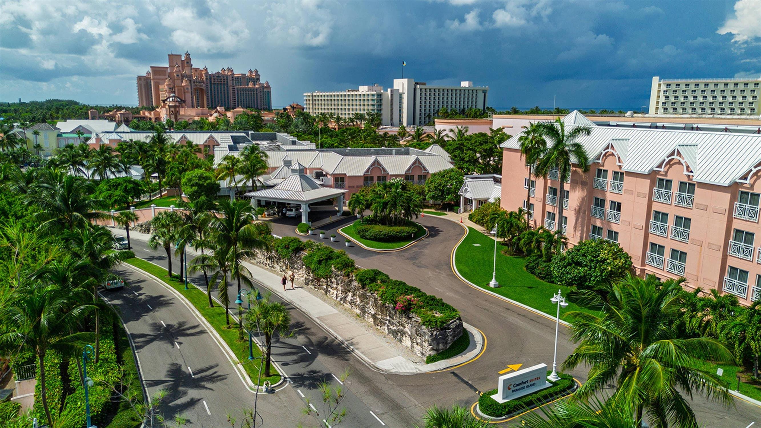 Comfort Suites Paradise Island 51/55