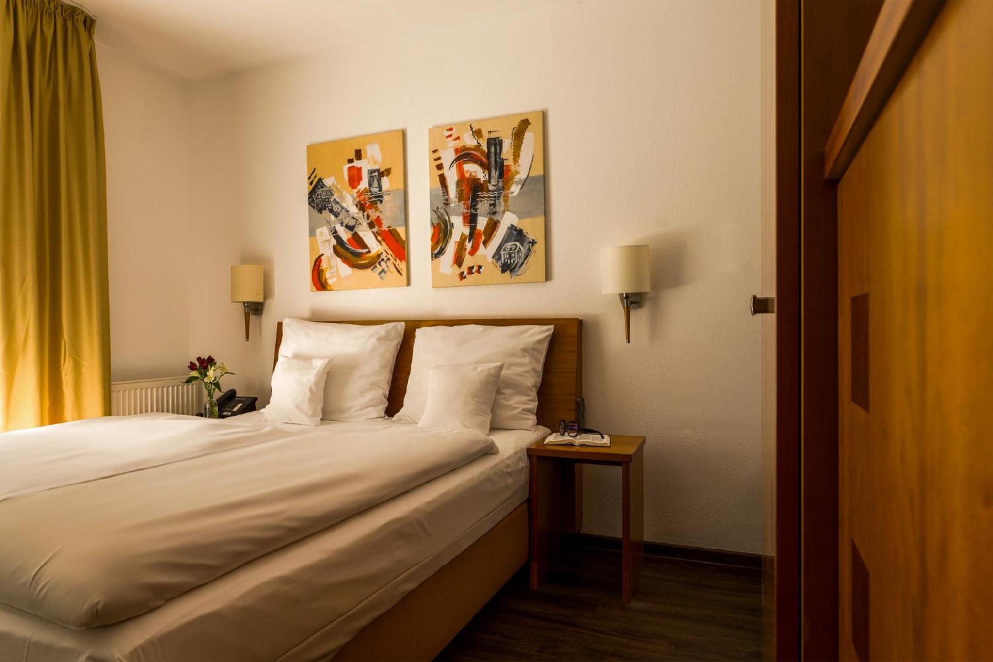 غرفة كلاسيكية بسرير مزدوج، Seehotel Niedernberg - Das Dorf am See 4/10
