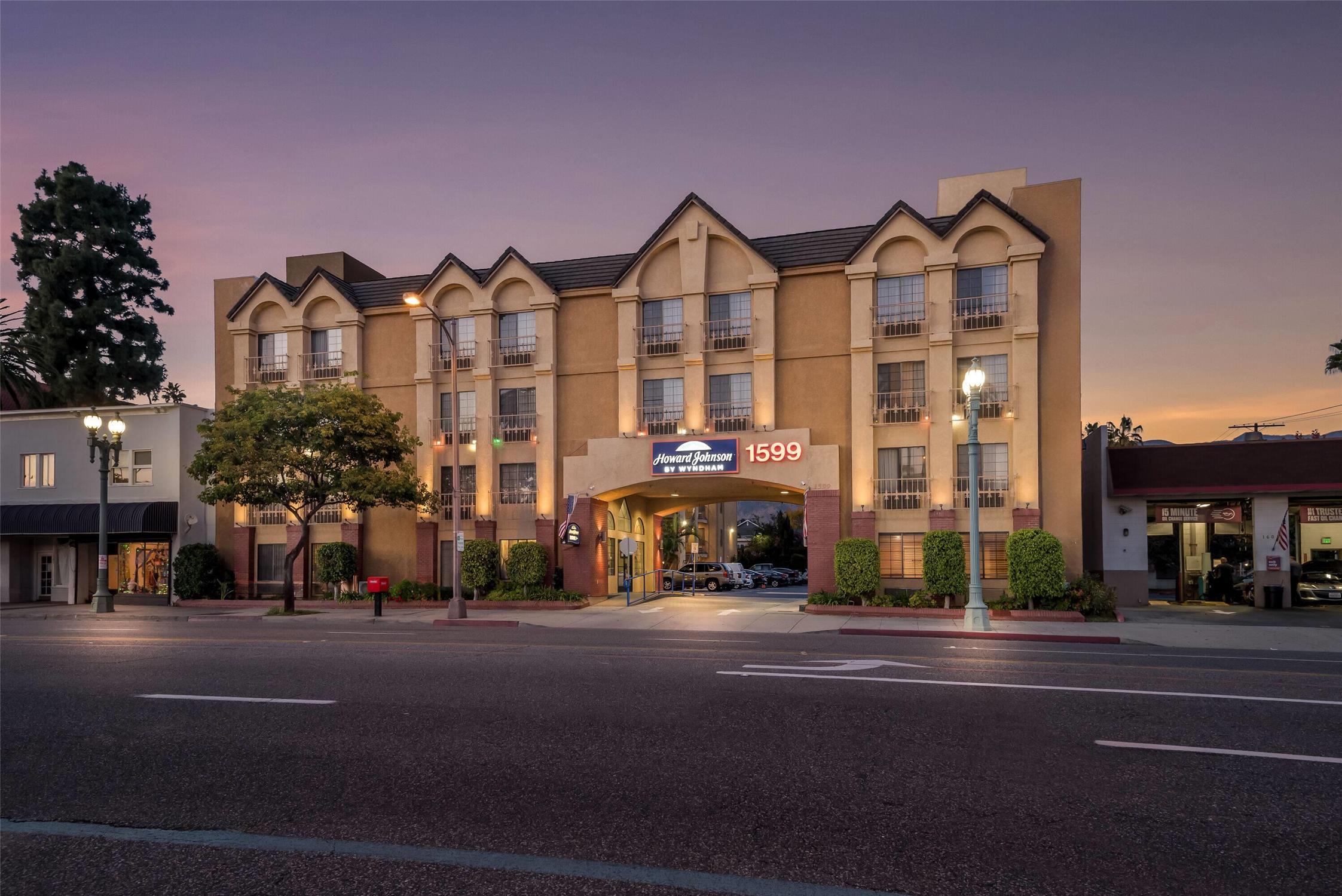 Howard Johnson by Wyndham Pasadena 48/52