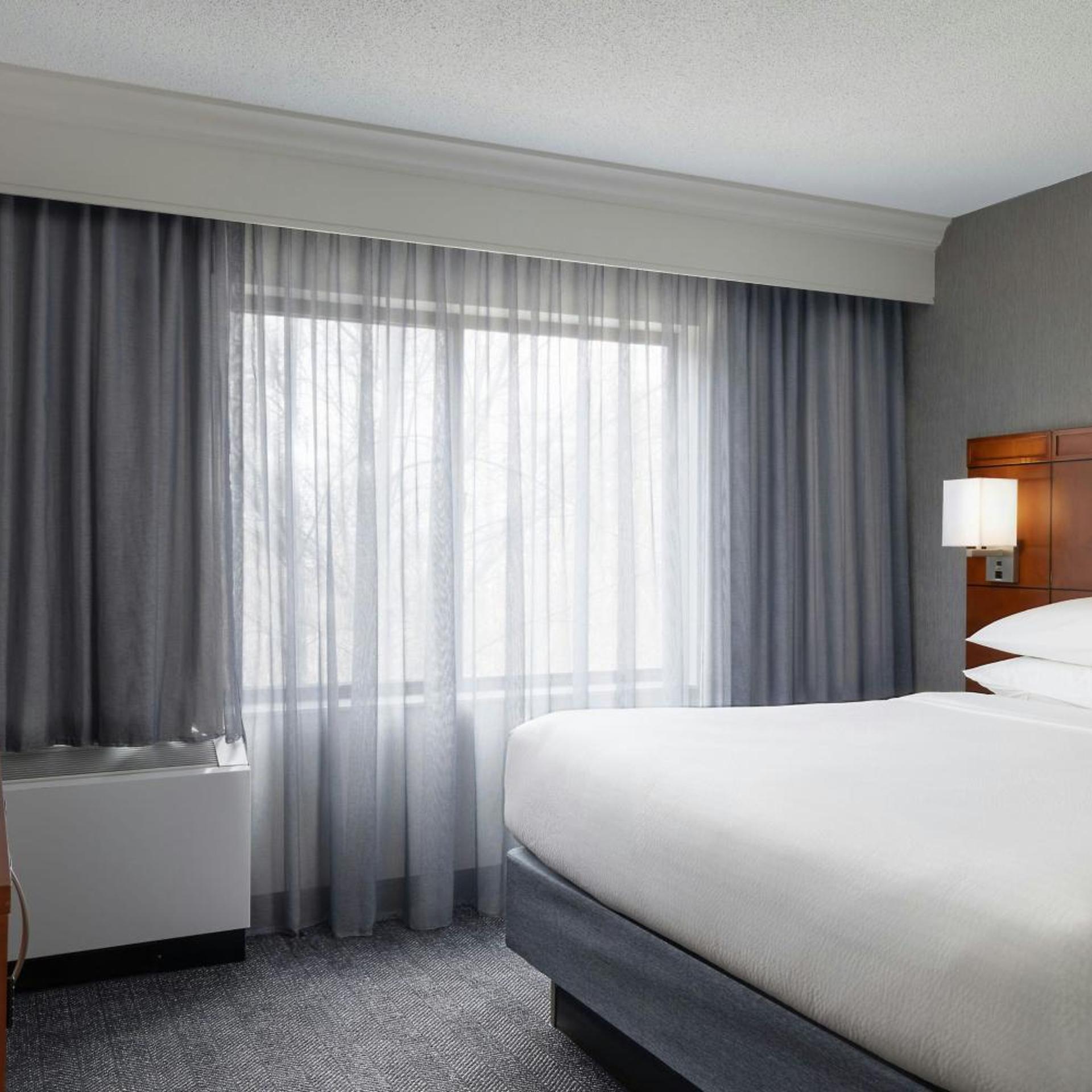 Room, King Bed, Bathtub, Accessible