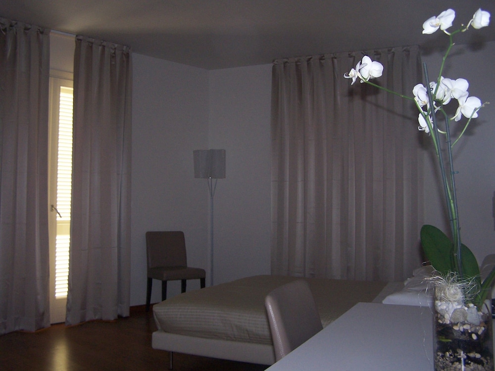 ALBERGO LA CASTELLANA 1/26