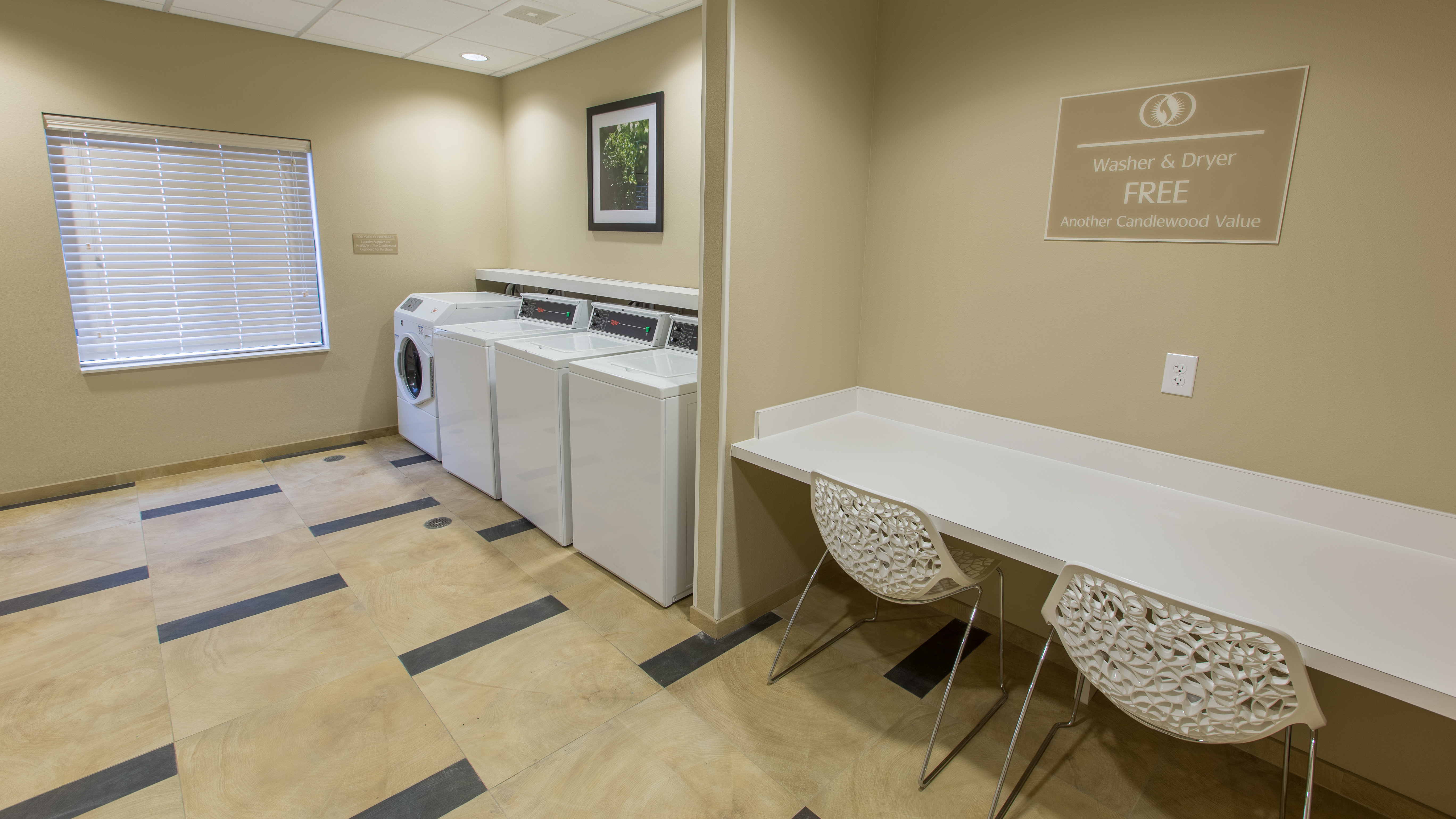 CANDLEWOOD SUITES OVERLAND PARK 59/59