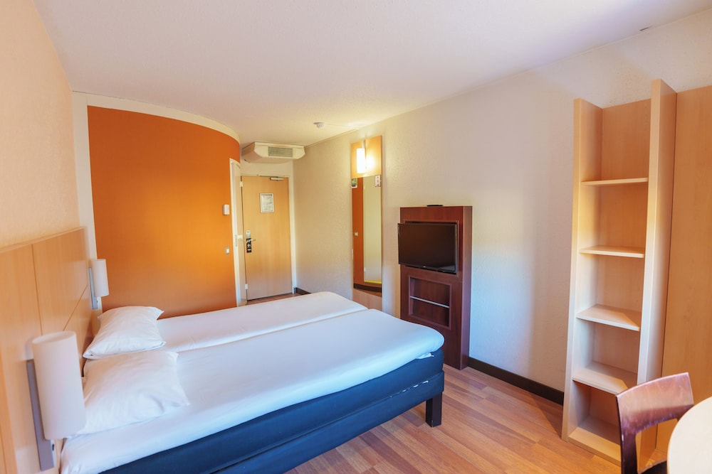 Ibis Laon 15/43