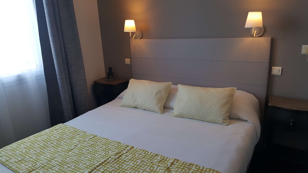 Brit Hotel Acacias 20/69