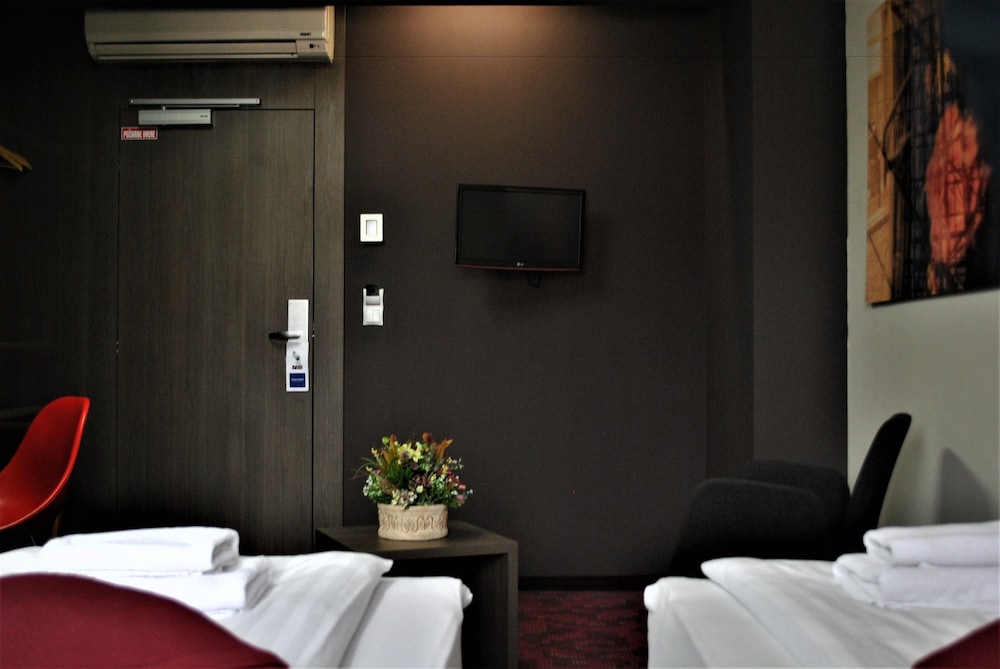 Kongres Hotel Roca 20/76