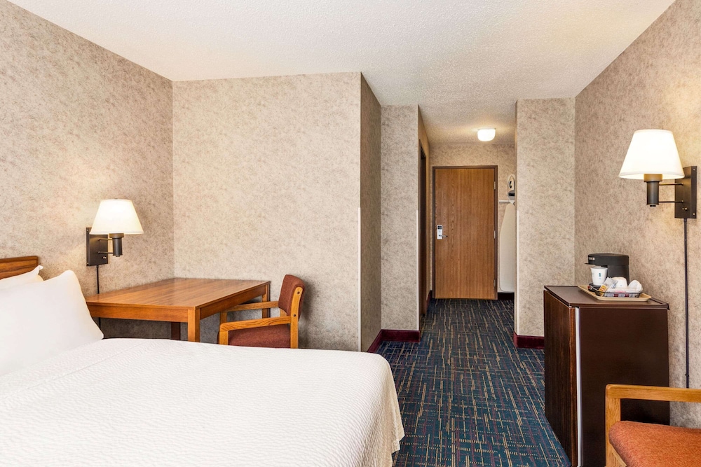 Room, Queen Bed, Accessible