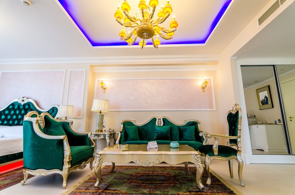 Phoenicia Royal 31/50