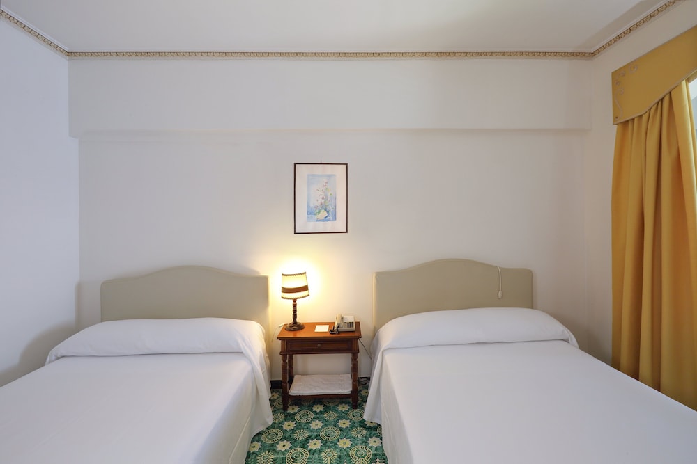 غرفة قياسية بسرير مزدوج أو سريرين منفصلين بإطلالة على البحر، Lido Mediterranee 5/10