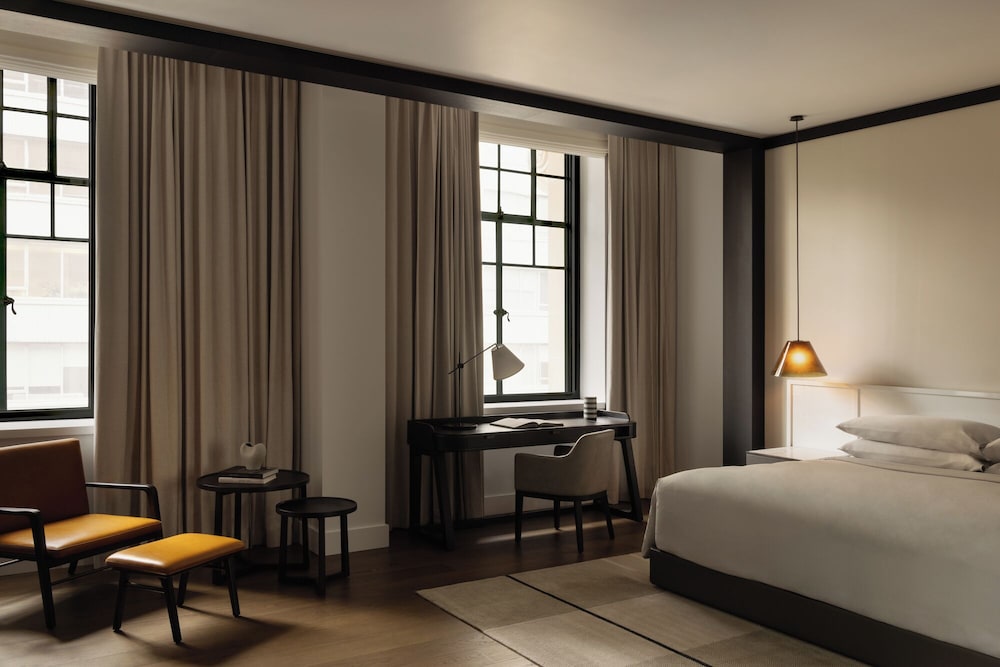 PREMIER, KING BED