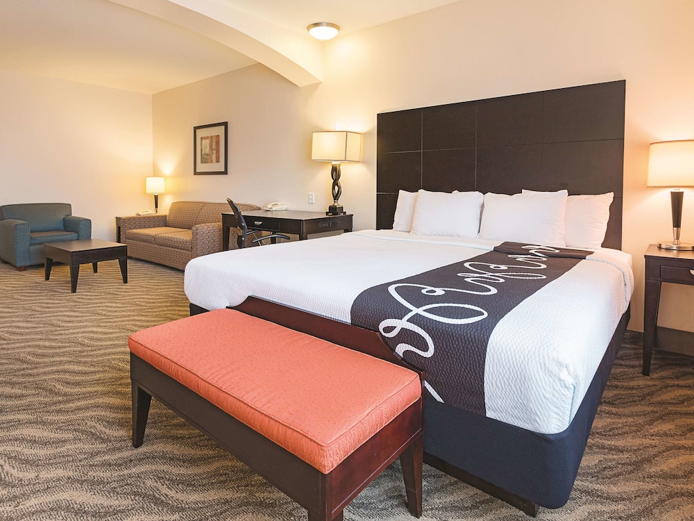 La Quinta Inn Suites Glen Rose 23/55