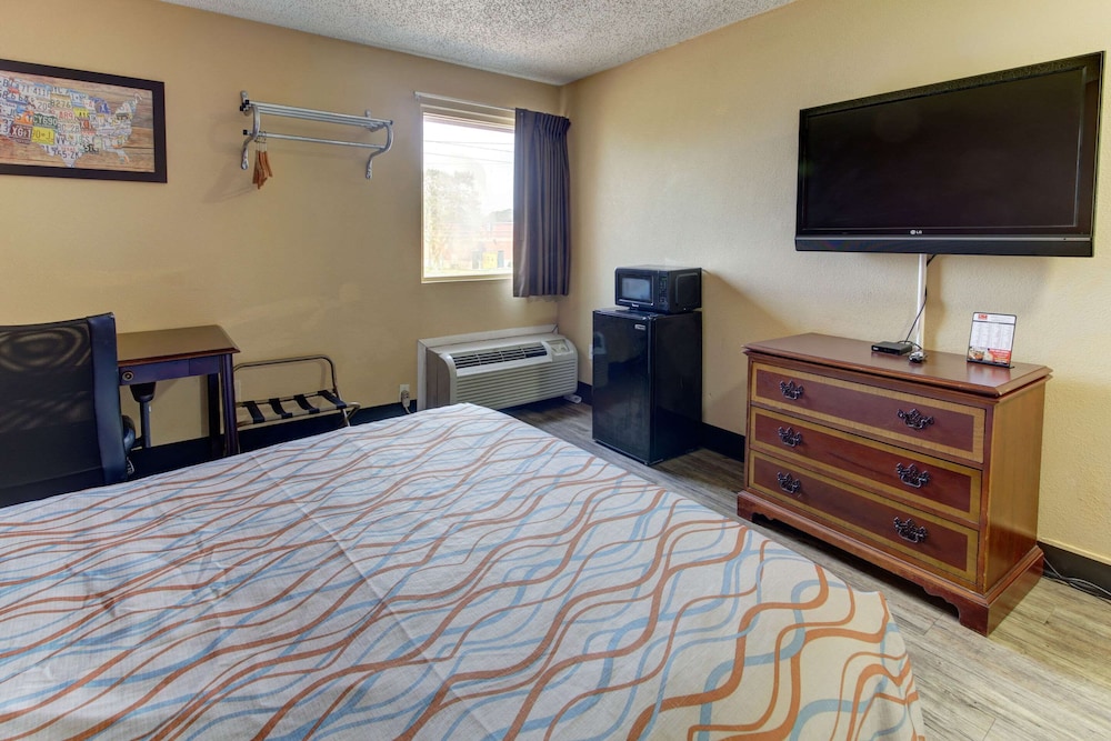 Econo Lodge Town Center 20/32