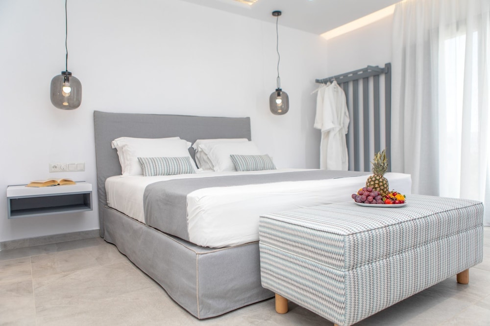 Crystal Mare Suites 9/33