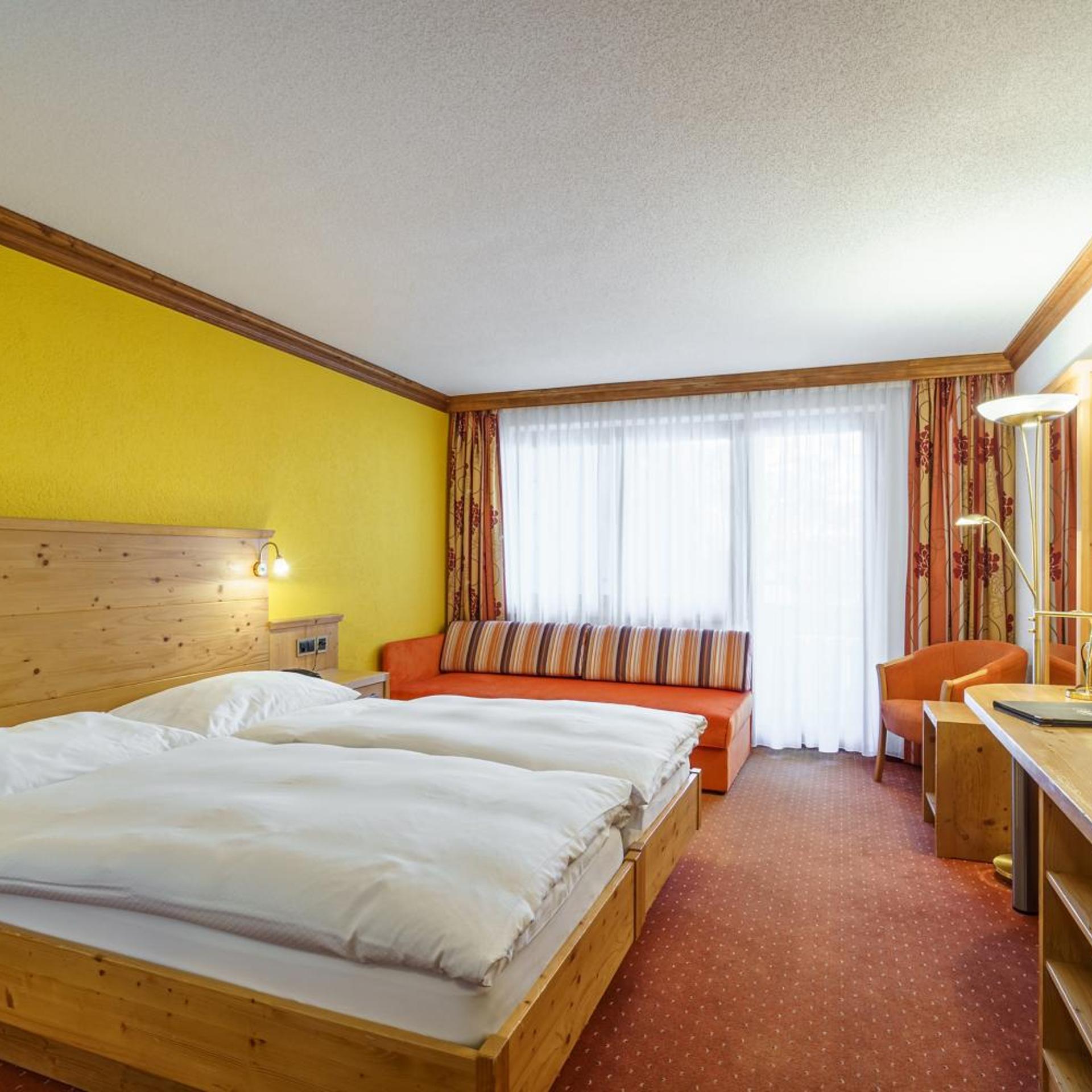 HOTEL ALPENROYAL 16/55