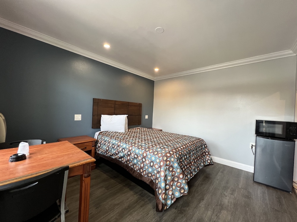 SOFI MOTEL 8/20