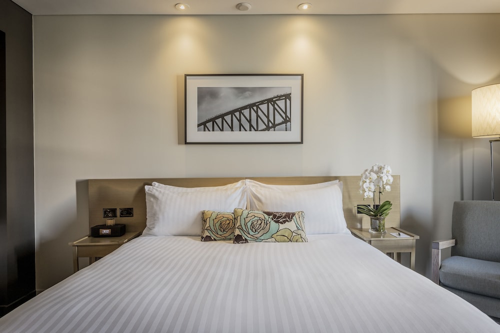 DELUXE, KING BED