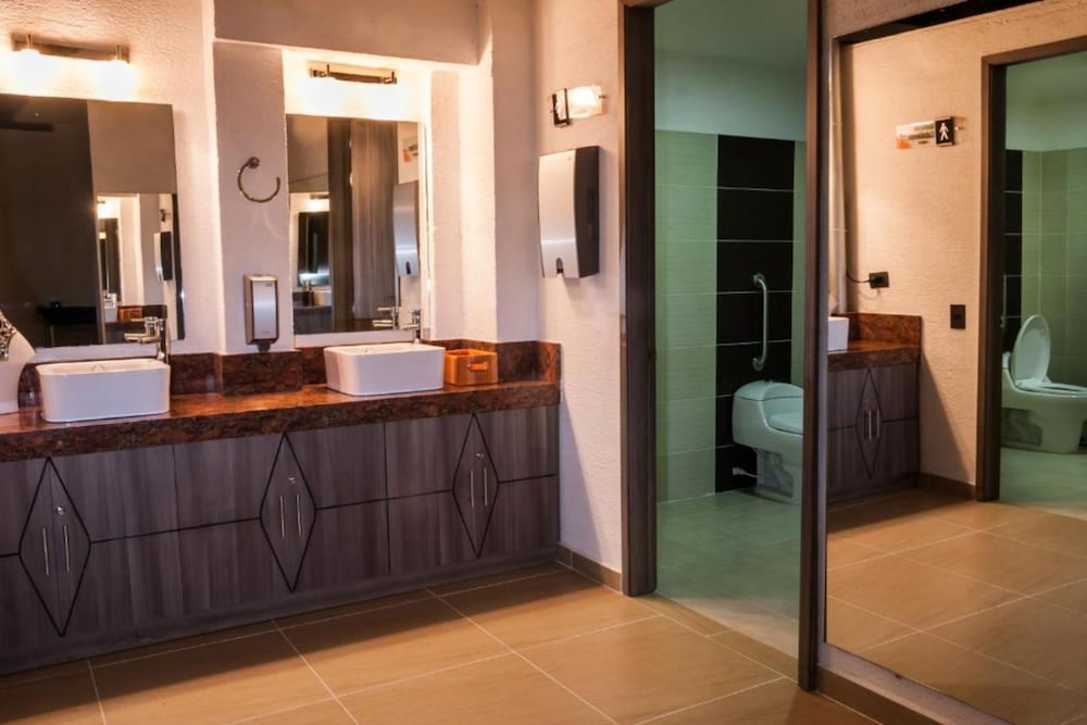 Isa Victory Hotel Boutique 63/64