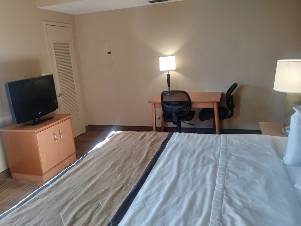 Studio 6 Suites Jacksonville Deerwood Park FL 23/71