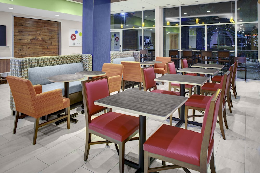 Holiday Inn Express Suites Houston Nw Cypress Grand Pky 44/63