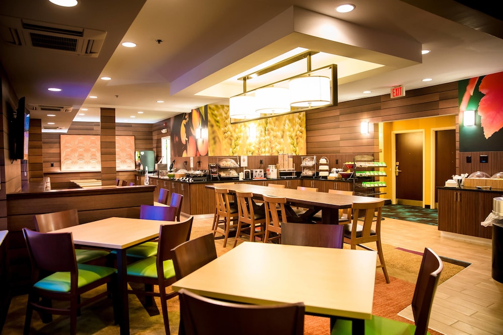 Fairfield Inn & Suites by Marriott Fredericksburg 21/22