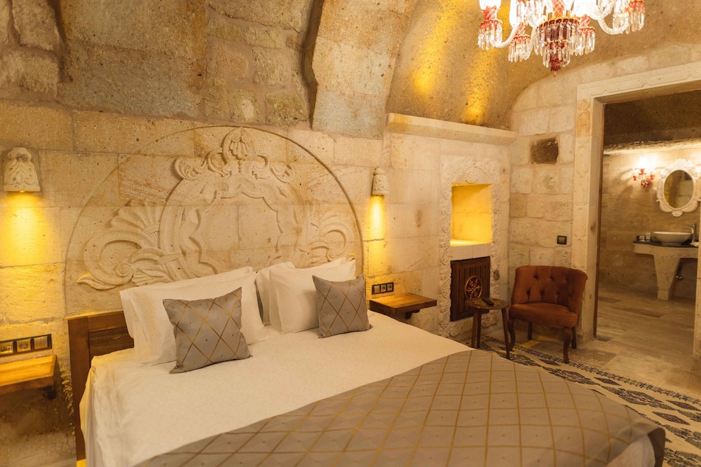 Solo Cave Suites 17/61