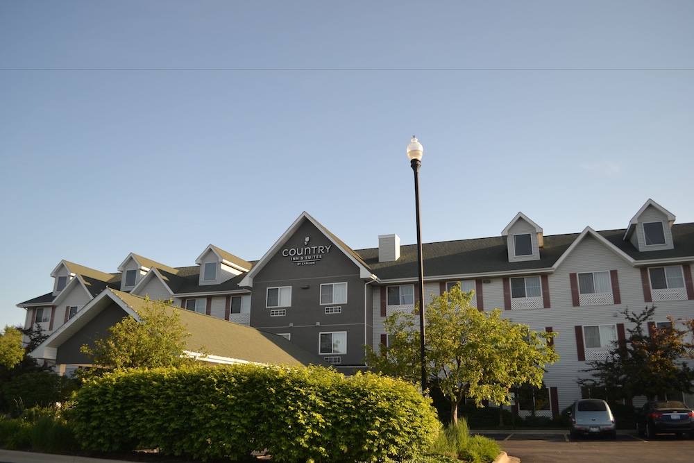 Country Inn and Suites By Radisson Gurnee 3/31