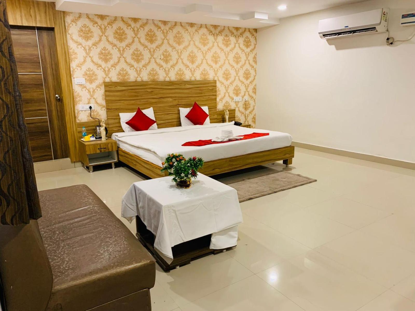 The Landmark Banjara Hills 16/28