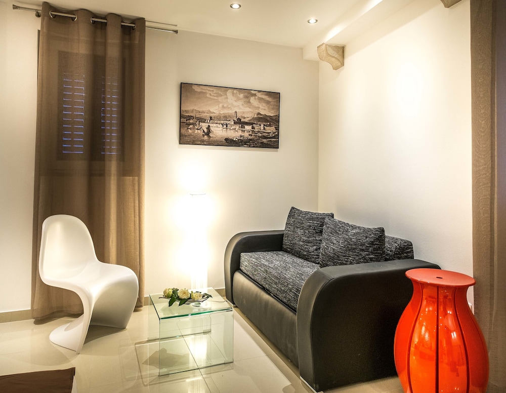Split Oasis Apartments 18/37
