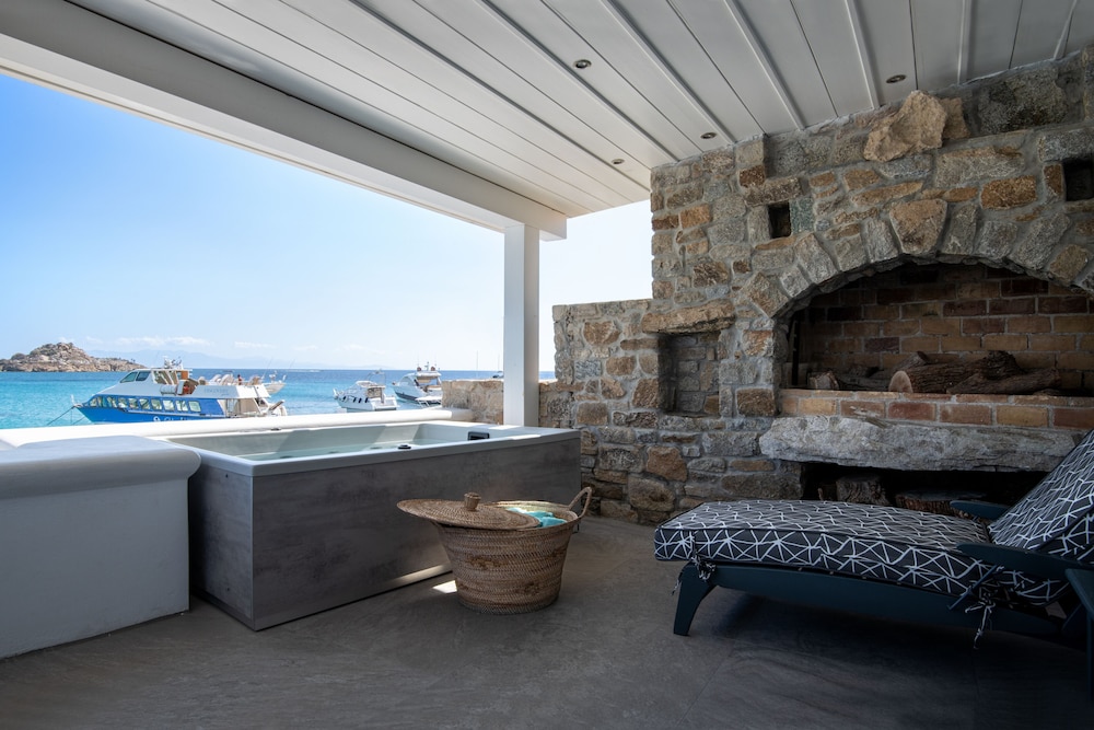 Petinos Beach 35/72