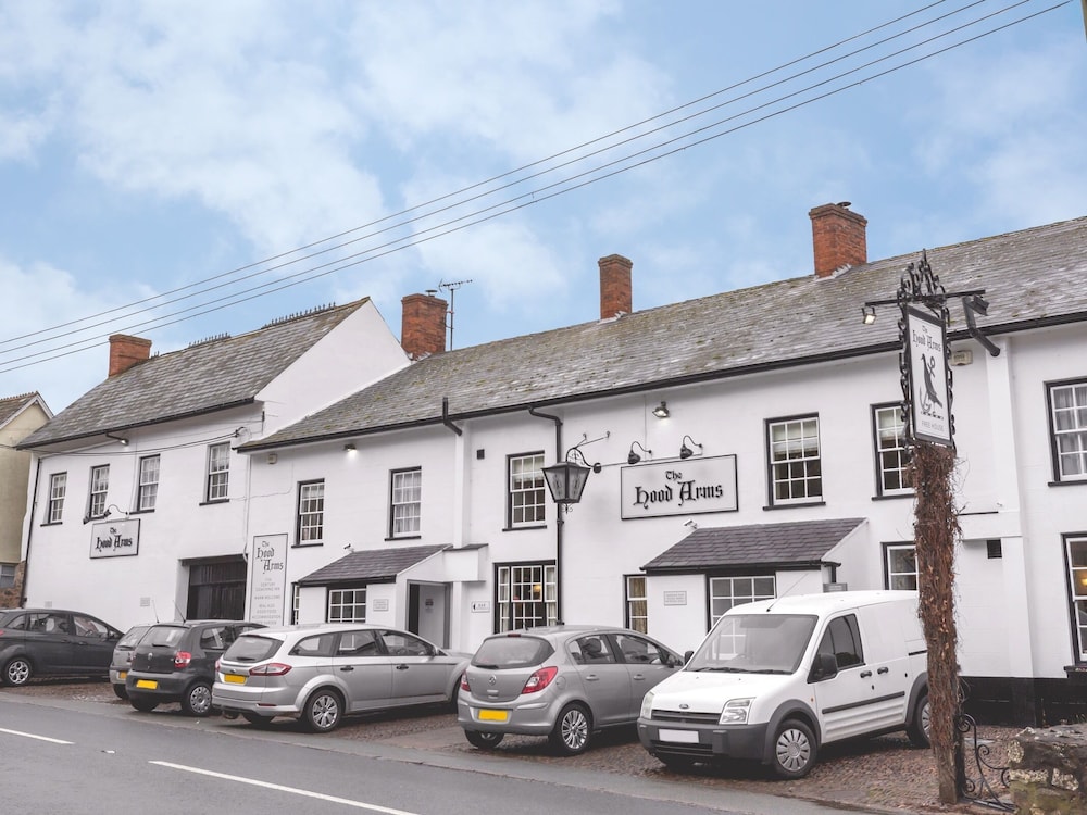 The Hood Arms 19/34