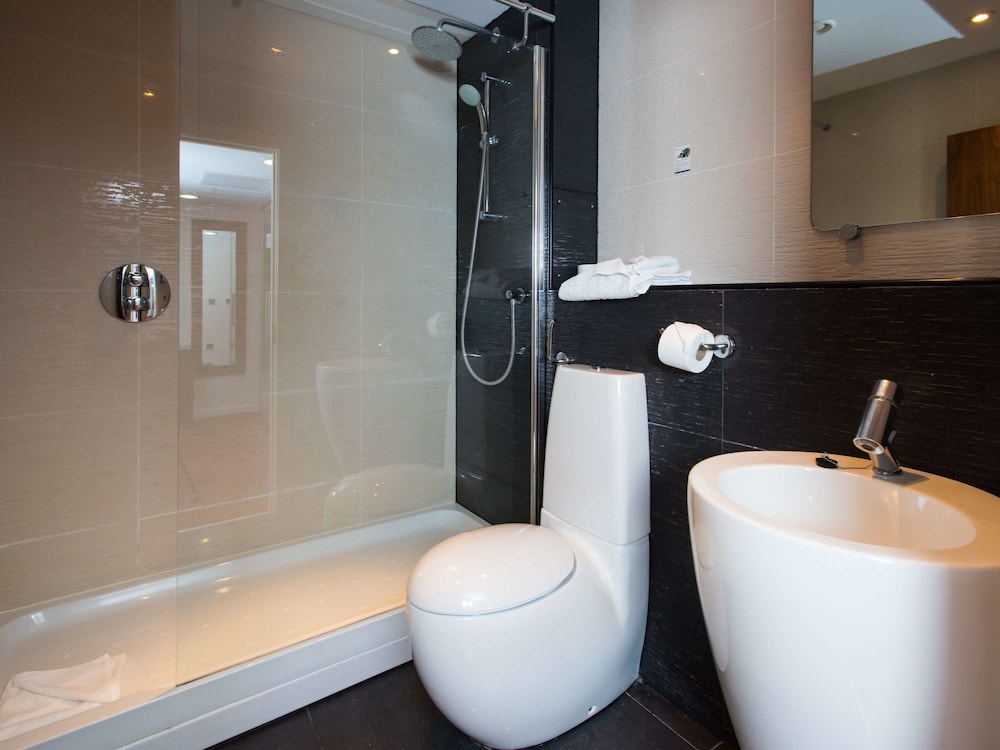 Mercure Newbury West Grange Hotel 20/72