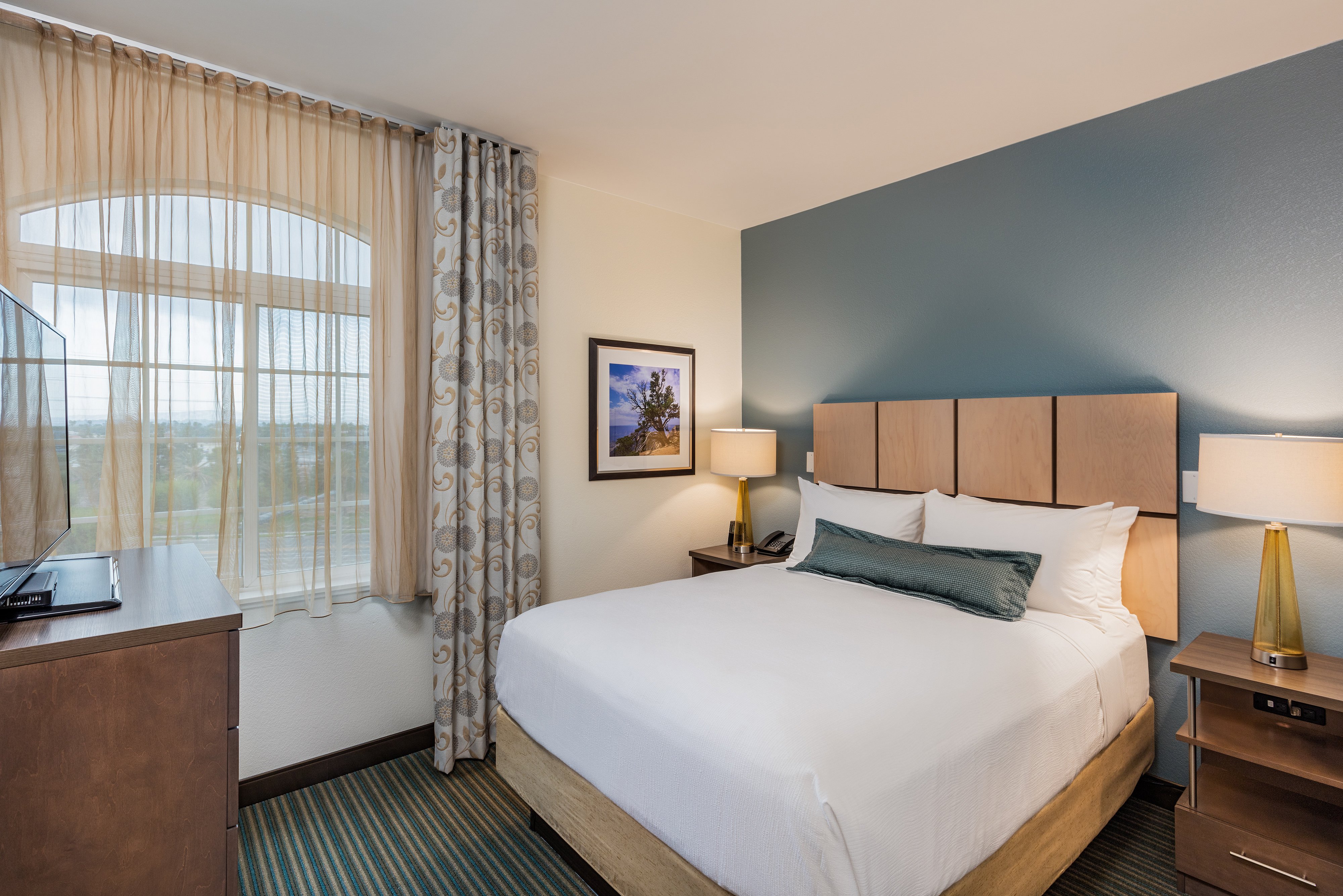 Candlewood Suites Anaheim - Resort Area 10/36