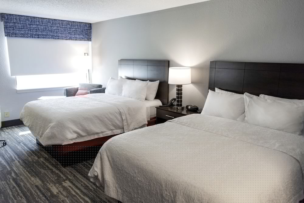 HAMPTON INN KINSTON 16/46