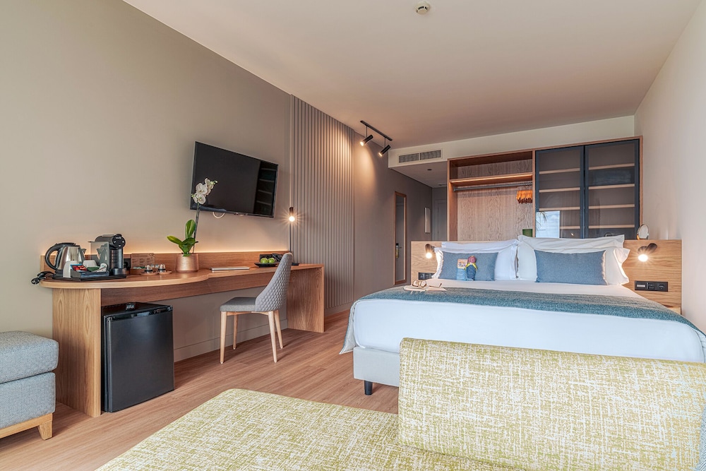 Double Bed, Lateral Side Sea View