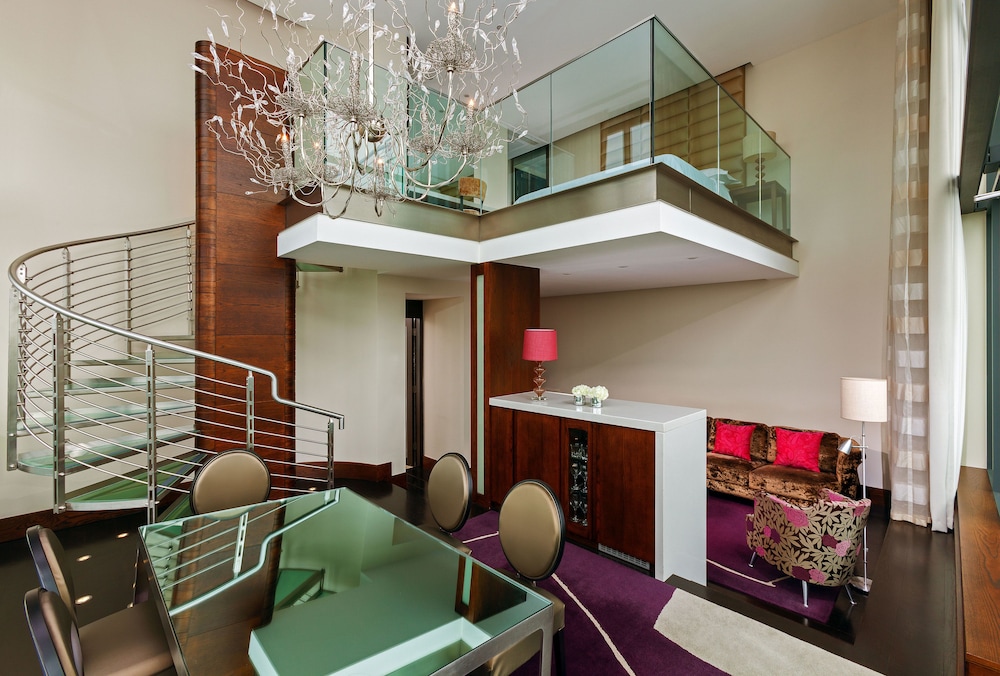 SHERATON ATHLONE HOTEL 44/49