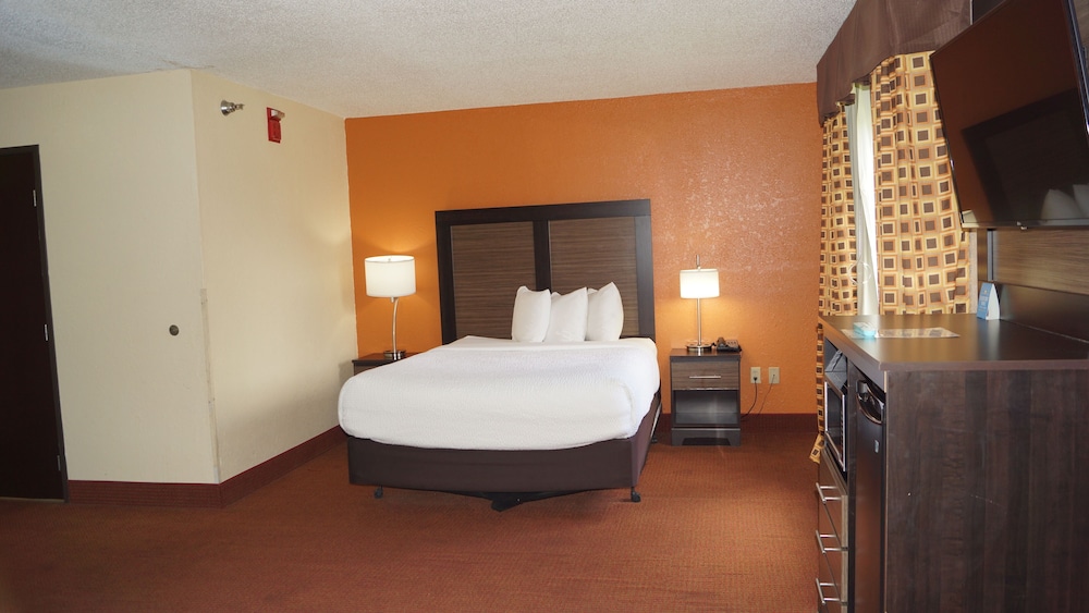 Days Inn Suites By Wyndham Traverse City 19/50
